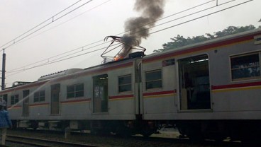 KRL Commuter Line Bekasi-Jakarta Terbakar