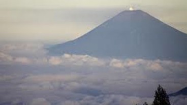 Gunung Slamet Berstatus Waspada, 21 Pendaki Selamat