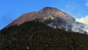 Gunung Slamet Batuk, 4 Desa Diguyur Abu & Pasir