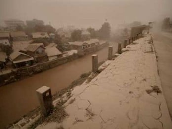 HFHI Bantu Rehabilitas Rumah Korban Erupsi Gunung Kelud