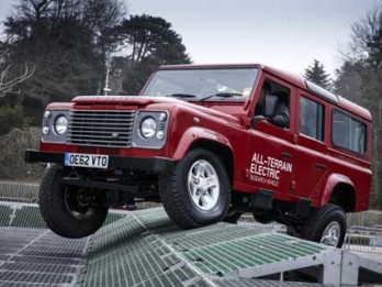 Land Rover Discovery 2014 Paling Anyar Dibanderol Rp2,05 Miliar