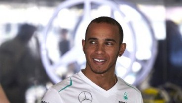 Grand Prix Sepang: Lewis Hamilton Pimpin Kemenangan Tim Mercedes