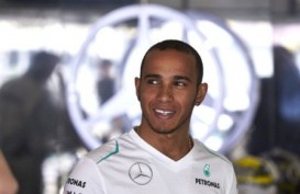 Grand Prix Sepang: Lewis Hamilton Pimpin Kemenangan Tim Mercedes