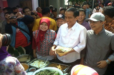 Sampai Ngawi, Capres Jokowi Pilih Sambal Tumpang