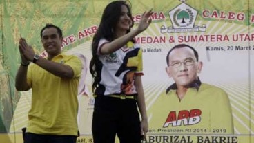 CAPRES ARB: Artis Nia Ramadhani Temui Pemilih Pemula di Bandung