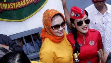 Julia Perrez Kampanyekan Antigolput di Twitter