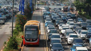 Bus Transjakarta yang Terbakar Berhasil Dipadamkan