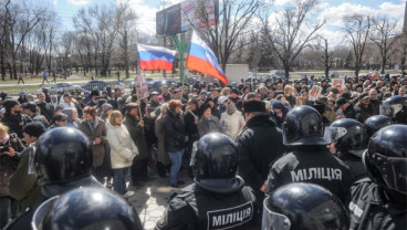 KRISIS UKRAINA: Kiev Beri 2 Opsi pada Demonstan Pro-Rusia