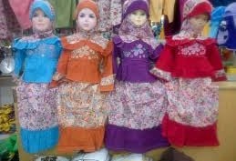 Baju Muslim Anak: Warna Nabrak-Nabrak Jadi Favorit Pembeli