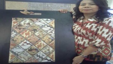 Keren, Centro Tampilkan Keramik Bermotif Batik Parang