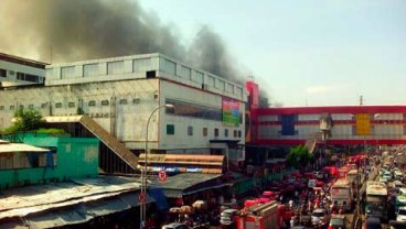 PASAR SENEN TERBAKAR, Jalanan Macet Total