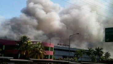 PASAR SENEN TERBAKAR: Damkar Kesulitan Pasok Air