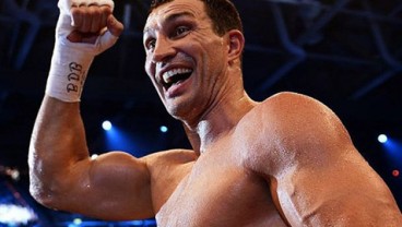 TINJU KELAS BERAT:  Klitschko Pukul KO Leapai di Ronde Kelima