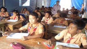 Pascaerupsi Kelud, Siswa SDN Pandansari Belajar di Tenda