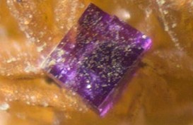 PUTNISITE, Kristal Unik Ini Ditemukan di Australia Barat
