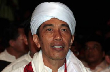 Kunjungi Pesantren, Jokowi Dikalungi Surban