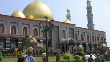 Dipakai Resepsi Pernikahan, Masjid Kubah Emas Ditutup 2 Hari
