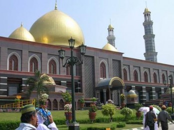 Dipakai Resepsi Pernikahan, Masjid Kubah Emas Ditutup 2 Hari