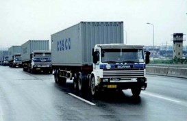 Trailler Angkutan Andalan Pengusaha Logistik di Priok