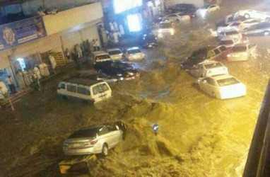 KOTA MEKKAH Dilanda Banjir, Ribuan Orang Terdampar di Masjidil Haram