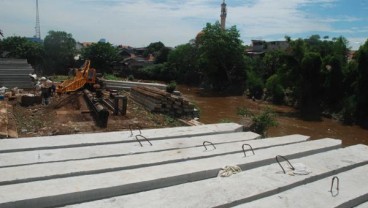 SODETAN CILIWUNG: Pengerjaan Proyek Sebabkan Kemacetan Lalin