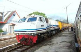 TABRAKAN KERETA: Di Stasiun Cirebon, Tawang Jaya Hajar KA Barang