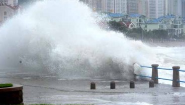 BMKG: Awass, Gelombang Pasang Air Laut Bangka Belitung Capai 2,43 Meter