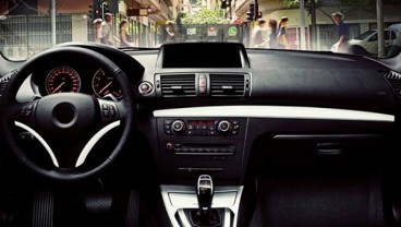 Tips Otomotif: Cara Merawat Kaca Spion Mobil Elektrik