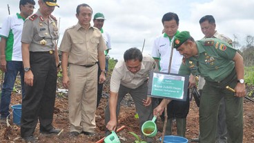 Menhut Tanam Perdana Program Restorasi Ekosistem Riau