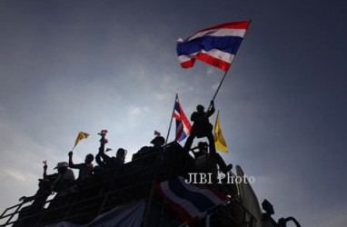 KRISIS THAILAND: Militer Perlonggar Jam Malam