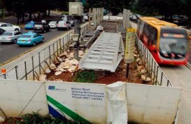 PROYEK MRT: Akses Masuk dan Keluar Jalur Lambat Sudirman Ditutup