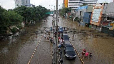 Kota Samarinda Lumpuh Akibat Banjir Pada Hari Ini (1/6/2014)