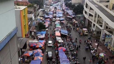 Lalu Lintas Sekitar Pasar Tanah Abang Kembali Semerawut