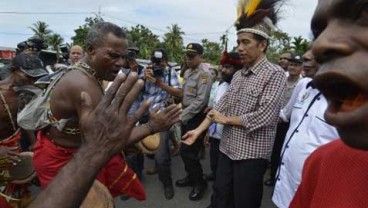 PRABOWO VS JOKOWI: Kampanye di Papua, Jokowi Ceita Asal-Usul Istrinya Iriana