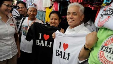KAMPANYE PILPRES, Cawapres Hatta Rajasa Kunjungi Pasar Seni Kuta