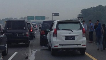 Kecelakaan Tol Cikunir Bikin Lalu Lintas Tersendat