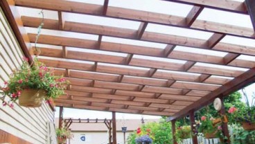 DESAIN RUMAH: Menata Pergola Berfungsi Ganda