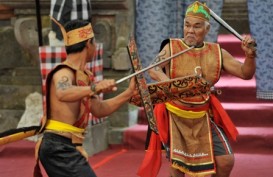 Ribuan Orang Tonton Sendratari Suku Dayak di Palangkaraya