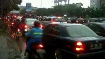 MACET JAKARTA: Musim Ziarah, Kuburan Karet Jadi Biang Macet Lagi