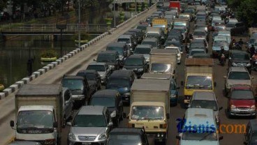 Jalan Tol Jakarta-Merak Padat Lancar, Tomang Tersendat