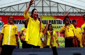 KAMPANYE PILPRES: Suhardi dan Titiek Soeharto Goyang Bersama Band Radja