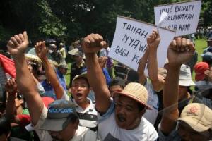 Ribuan Petani Karawang Tolak Eksekusi Lahan