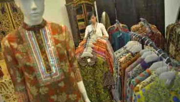 Lestarikan Budaya, Adik Kakak Ini Produksi Batik Khas Batak