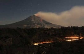 GUNUNG SINABUNG MELETUS: Tinggi Letusan 4.000 M, Awan Panas 4.500 M