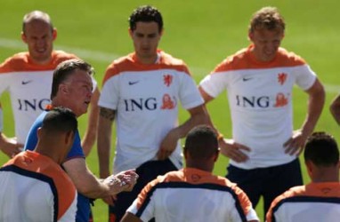 PEREMPAT FINAL PIALA DUNIA 2014: Kuyt Puji Keandalan Strategi Louis van Gaal