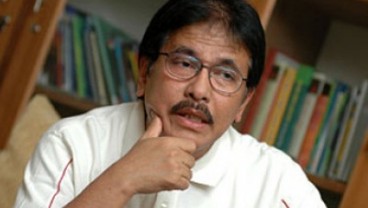 SOFYAN DJALIL: Buku dan Lampu Baca di Mobil