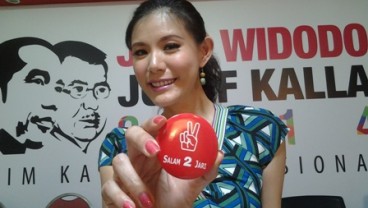 ARTIS & PILPRES 2014: Olga Lydia Jualan Pin Salam 2 Jari