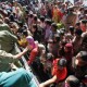 SAFARI RAMADAN: Sido Muncul Beri Santunan 1.000 Anak Yatim di Makassar
