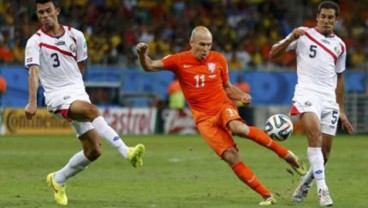 PIALA DUNIA 2014: Belanda vs Kosta Rika 4-3, Oranye Tantang Argentina di Semi Final, Pertemuan Kelima