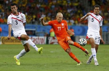 PIALA DUNIA 2014: Belanda vs Kosta Rika 4-3, Oranye Tantang Argentina di Semi Final, Pertemuan Kelima